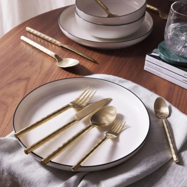 Talheres polidos com acabamento martelado Miles, 4 pessoas (20 uni.)