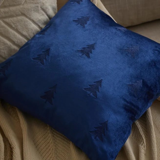 Capa de almofada em veludo com bordado de árvore de Natal Isadora