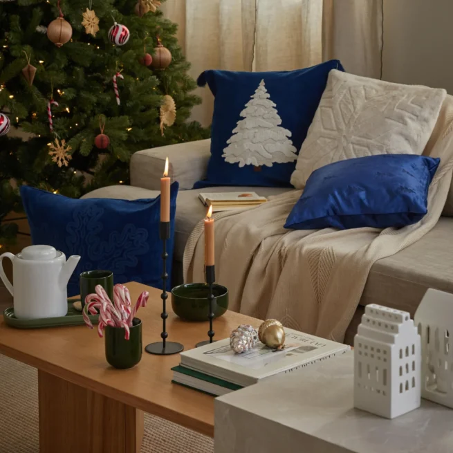 Capa de almofada em veludo com bordado de árvore de Natal Isadora