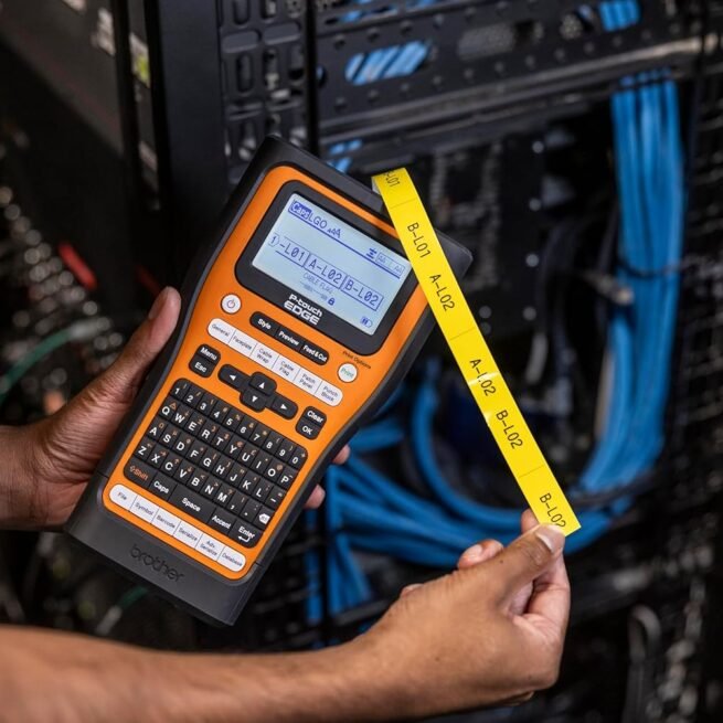 Impressora portátil de etiquetas industriais Brother PT-E560BTVP P-Touch Edge com Bluetooth e cortador automático duplo (até etiquetas de 24 mm)