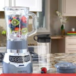 Liquidificador digital BLACK + DECKER PowerCrush com tecnologia silenciosa, aço inoxidável, BL1300DG-P